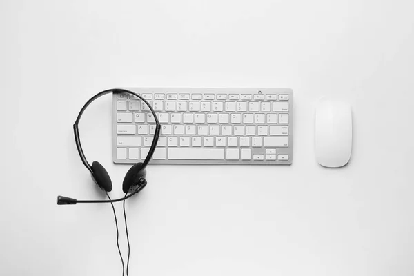 Headset Computer Keyboard White Background — Stock Photo, Image