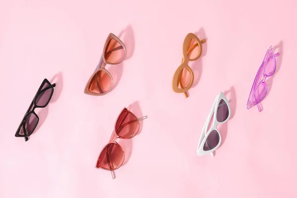 Stylowe Okulary Przeciwsłoneczne Tle Koloru — Zdjęcie stockowe