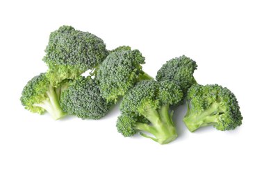 Beyaz arka planda taze brokoli lahanası