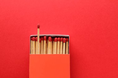 Renk arkaplanındaki eşleşmeler. Eşsizlik kavramı