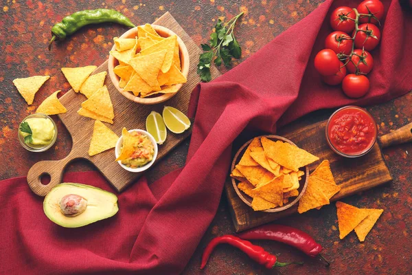 Plates Tasty Nachos Grunge Background — Stock Photo, Image