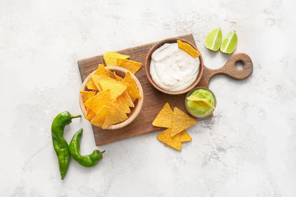 Board Tasty Nachos Sauces Light Background — Stock Photo, Image