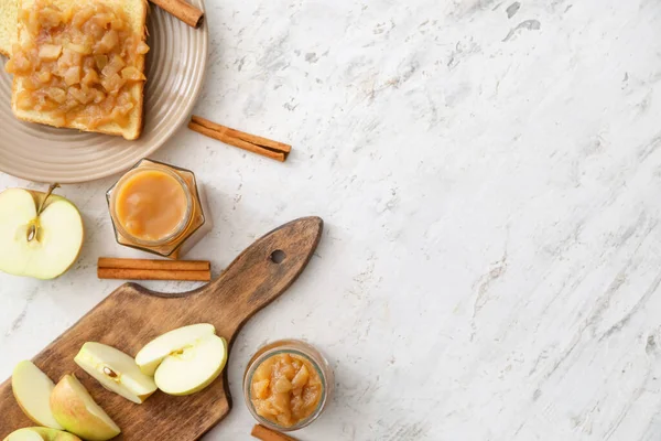 Jar Toast Sweet Apple Jam Light Background — Stock Photo, Image