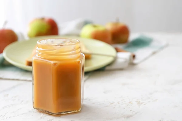 Jar Sweet Apple Jam Light Background — Stock Photo, Image