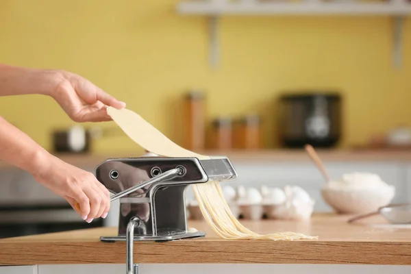 Woman Making Pasta Machine Table Kitchen — Stock Photo, Image