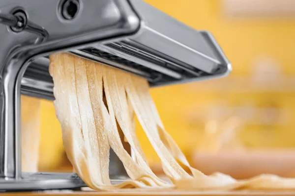 Pasta Maker Dough Table Kitchen Closeup — Stock Photo, Image