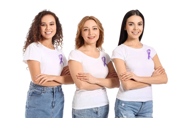 Mulheres Com Fitas Fundo Branco Conceito Consciência Câncer — Fotografia de Stock