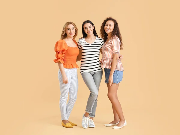 Hermosas Mujeres Sobre Fondo Color Concepto Unidad — Foto de Stock