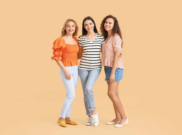 Hermosas Mujeres Sobre Fondo Color Concepto Unidad — Foto de Stock