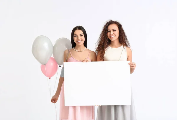 Mooie Vrouwen Met Ballonnen Blanco Poster Witte Achtergrond Internationale Vrouwendag — Stockfoto