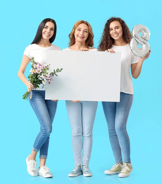 Hermosas Mujeres Con Flores Póster Blanco Sobre Fondo Color Celebración — Foto de Stock