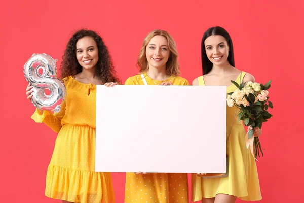 Mooie Vrouw Met Lege Poster Bloemen Ballon Kleur Achtergrond Internationale — Stockfoto