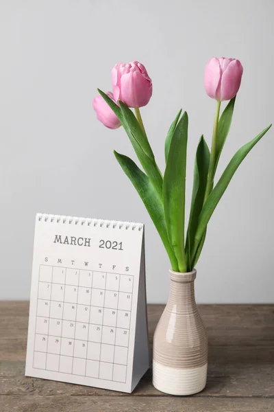 Kalender Med Bukett Blommor Bordet Internationella Kvinnodagen Firas — Stockfoto
