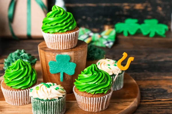 Tasty Cupcakes Patrick Day Wooden Background — Stock Photo, Image