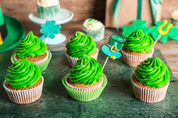 Gâteaux Savoureux Pour Saint Patrick Sur Table — Photo