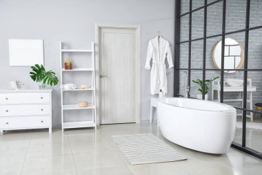 Modern banyonun iç mimarisi.