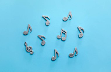 Renk arkaplanı üzerine notalar