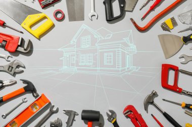 Gri arkaplana farklı yapı araçları ve bina çizimleri