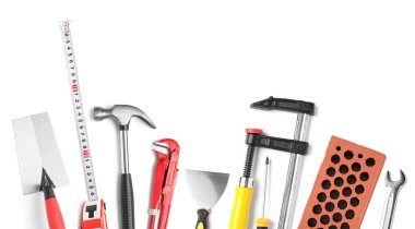 Beyaz arkaplanda farklı yapı araçları seti