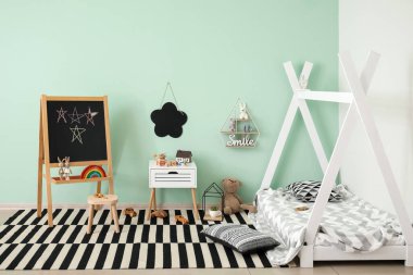 Modern çocuk odasının şık iç tasarımı