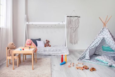 Modern çocuk odasının şık iç tasarımı