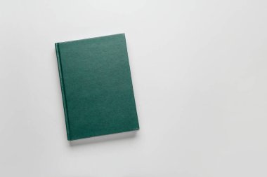 Işık arkaplanı üzerine boş kitap