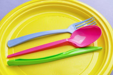 Renk arkaplanı üzerine plastik tablo yazılımı, yakın plan