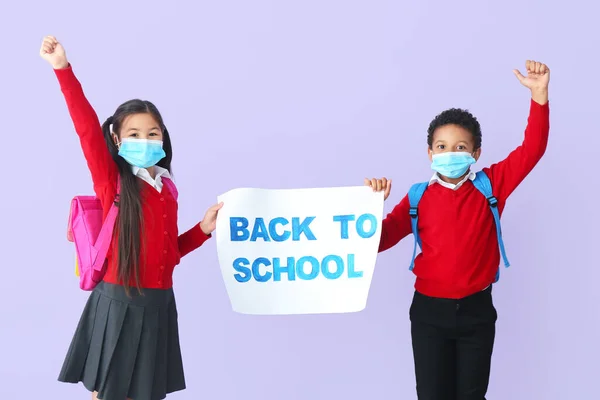 Маленькие Дети Медицинских Масках Держат Плакат Текстом Back School Цветном — стоковое фото