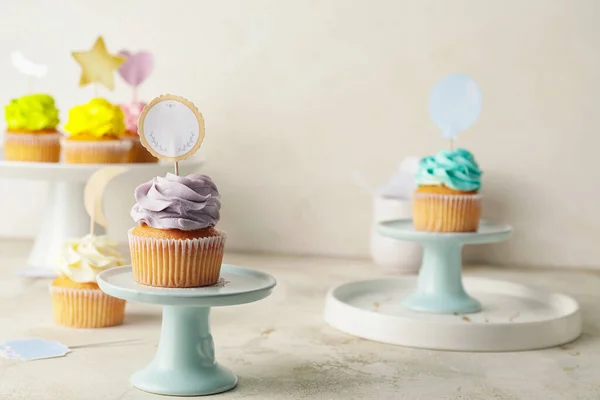 Tasty Cupcakes Stylish Toppers Light Background — Stock Photo, Image