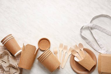 Işık arkaplanında tablo yazısıyla eko bileşimi