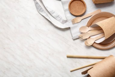 Işık arkaplanında tablo yazısıyla eko bileşimi