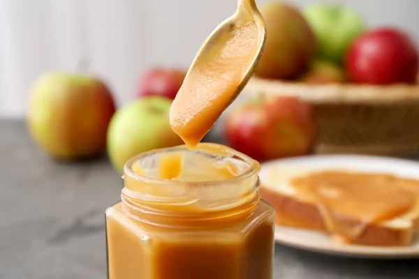 Spoon Jar Tasty Apple Jam Dark Table — Stock Photo, Image