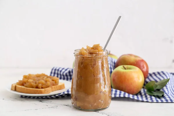 Jar Sweet Apple Jam Light Background — Stock Photo, Image