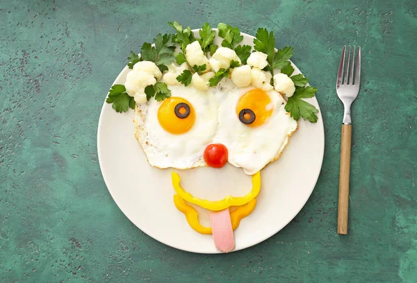 Creative Breakfast Children Eggs Fresh Vegetables Color Background — Stock Photo, Image