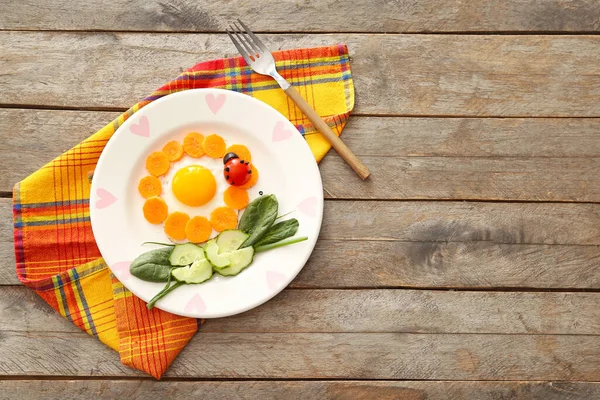 Creative Breakfast Children Egg Fresh Vegetables Wooden Background — Stock Photo, Image