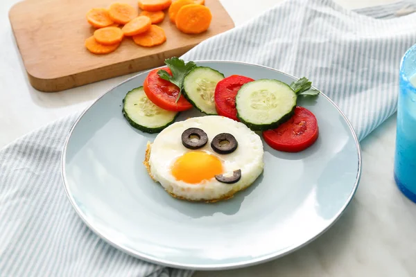 Creative Breakfast Children Egg Fresh Vegetables Light Table Closeup — Stock Photo, Image