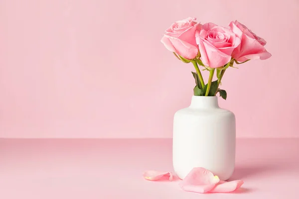 Beautiful Pink Roses Vase Color Background — Stock Photo, Image