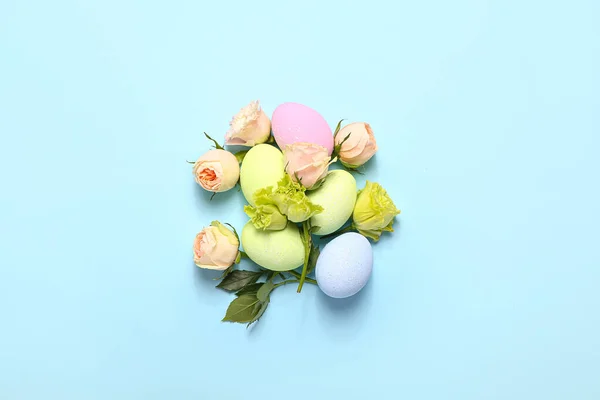 Hermosa Composición Pascua Con Huevos Flores Primavera Sobre Fondo Color —  Fotos de Stock