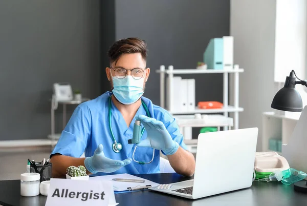 Allergist Consulting Patient Online Clinic — Stock Photo, Image