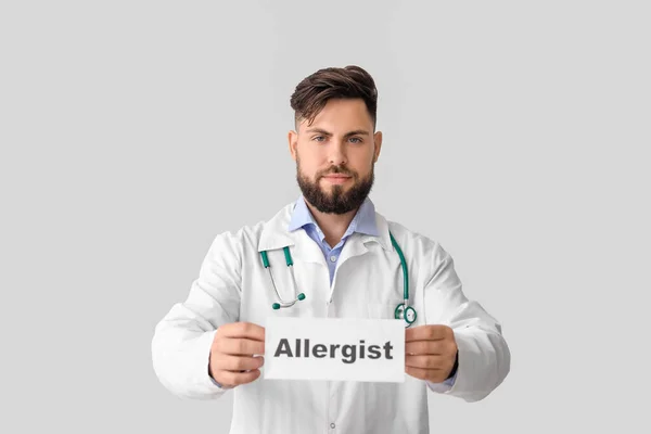 Doctor Holding Paper Word Allergist Light Background — Stock Photo, Image