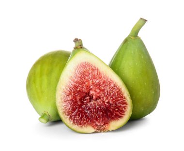 Beyaz arka planda taze yeşil incirler