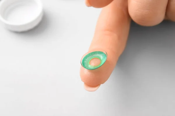 Female Finger Contact Lens Light Background — Stock Photo, Image