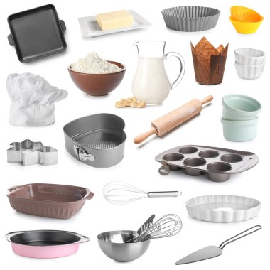 Fırın için mutfak gereçleri ve beyaz arka planda ürünler.