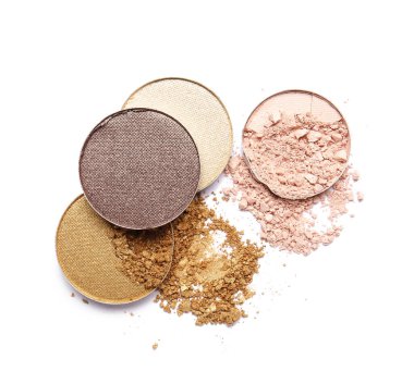 Beyaz arkaplanda ezilmiş göz farı