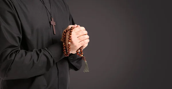 Young Priest Praying God Dark Background — Stock Photo, Image