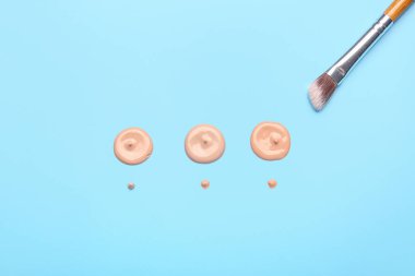 Makyaj temeli örnekleri ve renk arkaplan fırçası