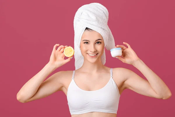 Beautiful Young Woman Facial Cream Lemon Color Background — Stock Photo, Image