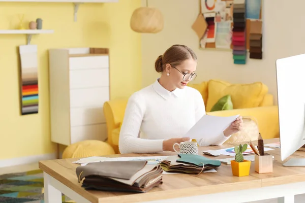 Female Interior Designer Working Her Office — Stock Photo, Image