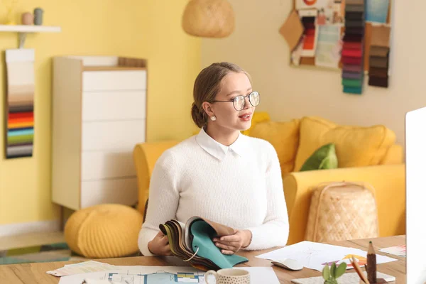 Female Interior Designer Working Her Office — Stock Photo, Image