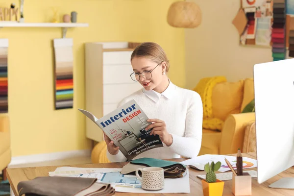 Female Interior Designer Working Her Office — Stock Photo, Image